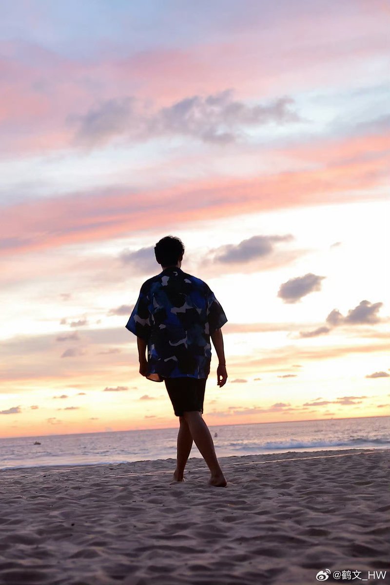 Iheartu02's tweet photo. If he's in a couple, hoping he's getting the love he has worked so hard to get😭😭
If he's single, then he's living his bestest life n putting all this behind him...
He's our strong soldier😊
Literally the first to experienced what he's going through 😅
#HeartSignalS9 https://t.co/PdKRDHil0i