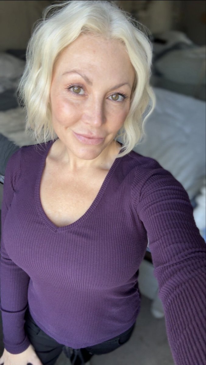 pvt2_susan's tweet photo. Just a woman with a soft heart, a beautiful soul, and hoping to meet a man who knows how to appreciate both. ❤️✨ https://t.co/nc7HW0q0SG