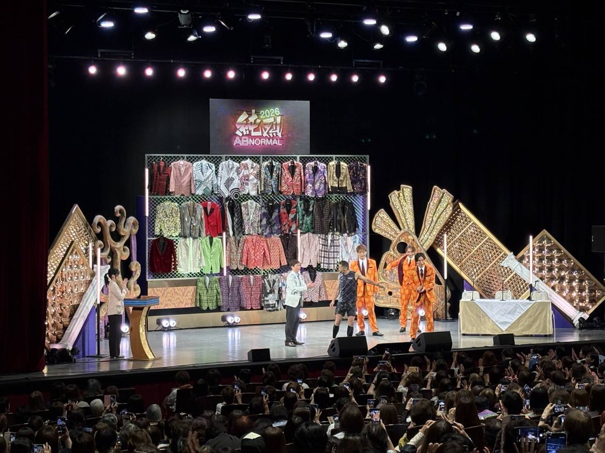kenjiimoriwaki's tweet photo. 大阪にて！
純烈さんの素晴らしいステージにゲストで呼んでもらいました！
幸せな20分
純烈漫談
お客様、スタッフ、出演者の皆様！感謝マジック！ https://t.co/TLdlfJiYkP