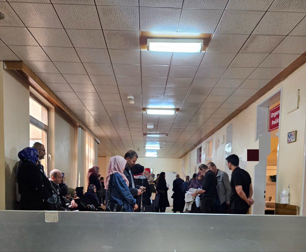 xnarkghc's tweet photo. hocaö biraz daha gelmezseniz benim kafama sut cekecekler https://t.co/tX5TrTredo