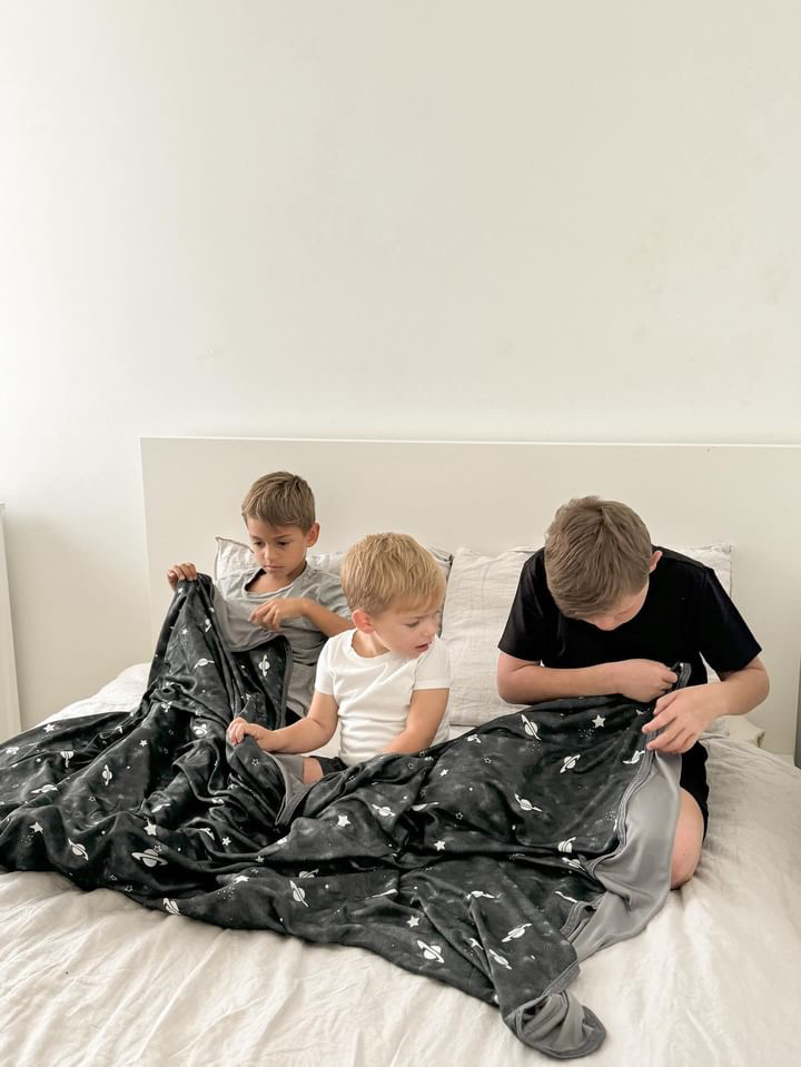 ElegearHome's tweet photo. Out-of-this-world glow, sub-zero chill. ๐๐ง Soft, breathable, and magical enough to make bedtime the favorite part of their day. ๐๐ด
๐โก๏ธ https://t.co/vkCzCYjyWk
#arcchill #glowinthedark #kidsroom #staycool #hotsleeper #goodnight #sleepsolutions #homeessentials https://t.co/vsRdShJHAY