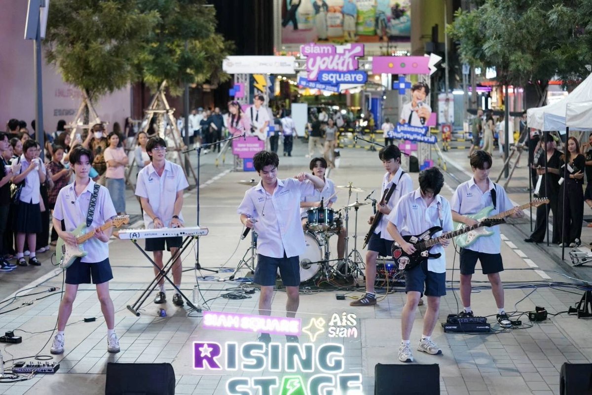 StarlightYnews's tweet photo. “The Exurbs” บุกลาน AIS SIAM เปิดตัวเพลงแรก “มันยังชัดอยู่เลย” พร้อมดึง ARTY และ ETC ร่วมโชว์
อ่านข่าวเพิ่มเติม➡️https://t.co/tMXMlY0lOE
#tia51 #tiamusic #theexurbs #เอ็กเซิร์บดิวะะ https://t.co/XLHA5eTHES