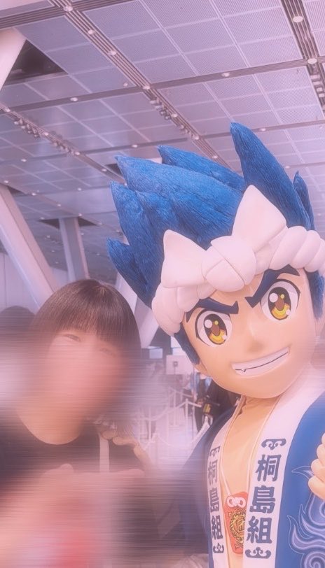 megumegu2543's tweet photo. 会場戻ったら大好きな源さんが帰る途中で
「あー！源さんだぁ✨」て会えた事喜んでたらグータッチしてくれてソロ写真撮ってたら一緒に写ろう？してくれた😭
じゃんくん撮れずにメソメソしてた気持ちリカバリーありがとう🫶🏻
去年もすぐきてくれた！
2年連続の神対応ありがとう😊🩷 https://t.co/NhgT0f8hhy