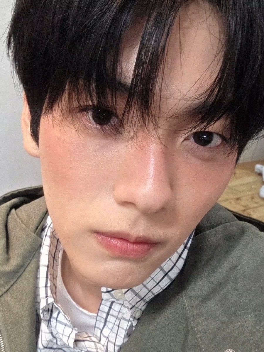 detailsofcsb's tweet photo. save me pretty boy with heavy blush, please save me https://t.co/IQqbWCR8Hs