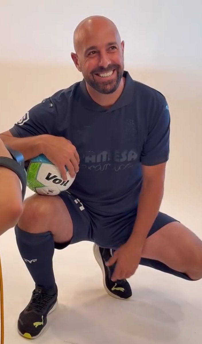 HotSoccerMales's tweet photo. Pepe Reina is so hot🥵🔥😮‍💨, could watch this Clip on repeat🤤 https://t.co/Qm1YnhPowy