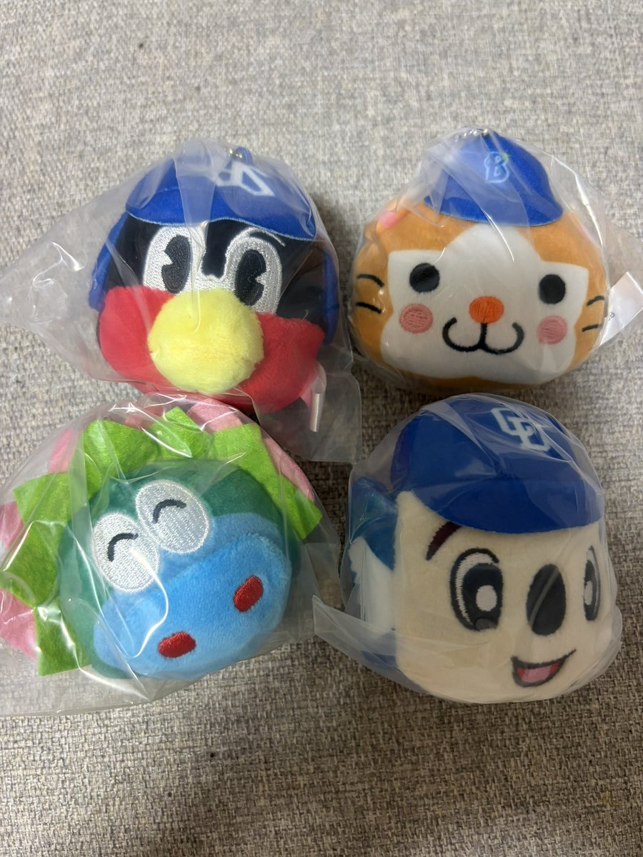 BLESAdgaku2's tweet photo. プロ野球 フェィス マスコット
譲) スラィリー スターマン　つば九郎　ドアラ

求) トラッキー 

郵送にての取引希望。
よろしくお願いします。 https://t.co/8C1aiA0Tzj