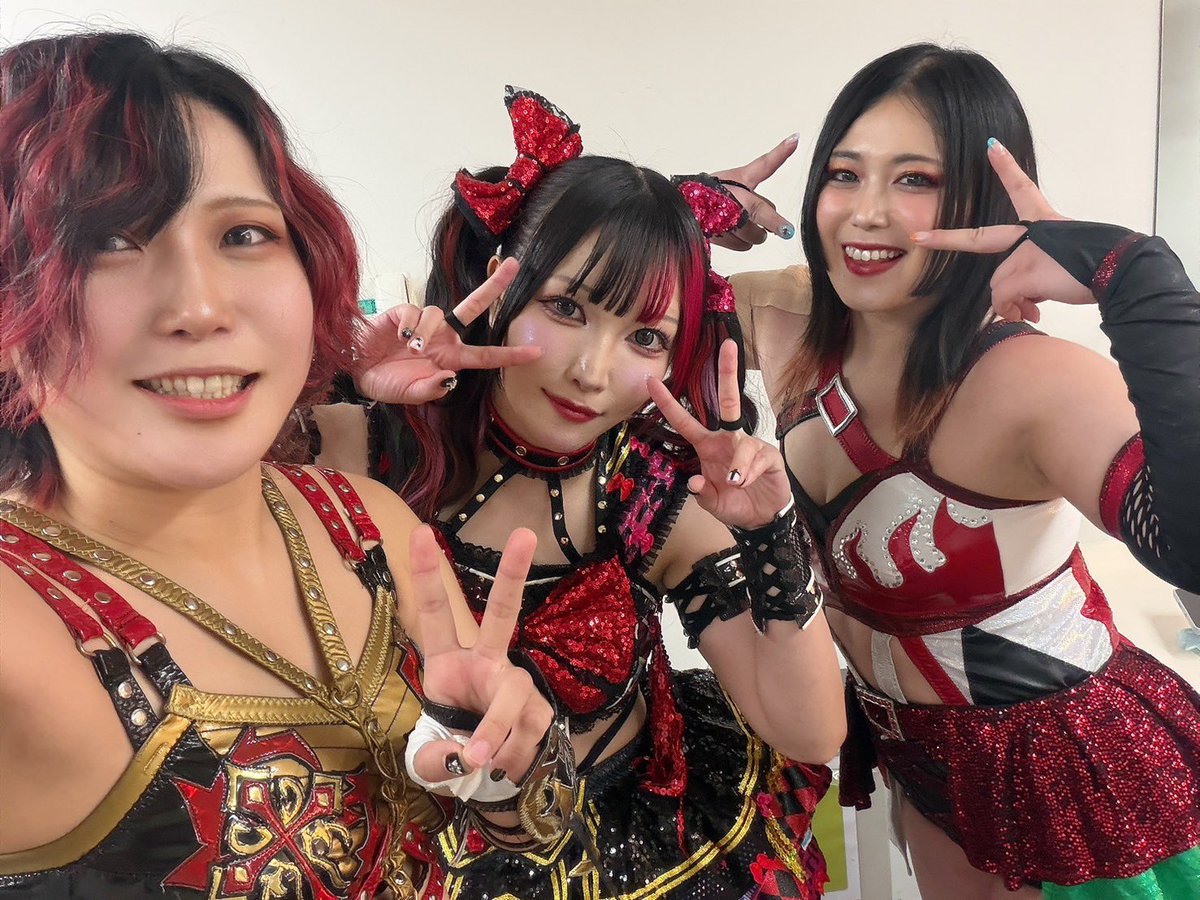 maki_itoh's tweet photo. 福岡大会あざした💖💖💖チーム赤‼️‼️‼️来年はもっとデカイ箱でやるぞ‼️‼️‼️‼️ https://t.co/4eG3mSko8t