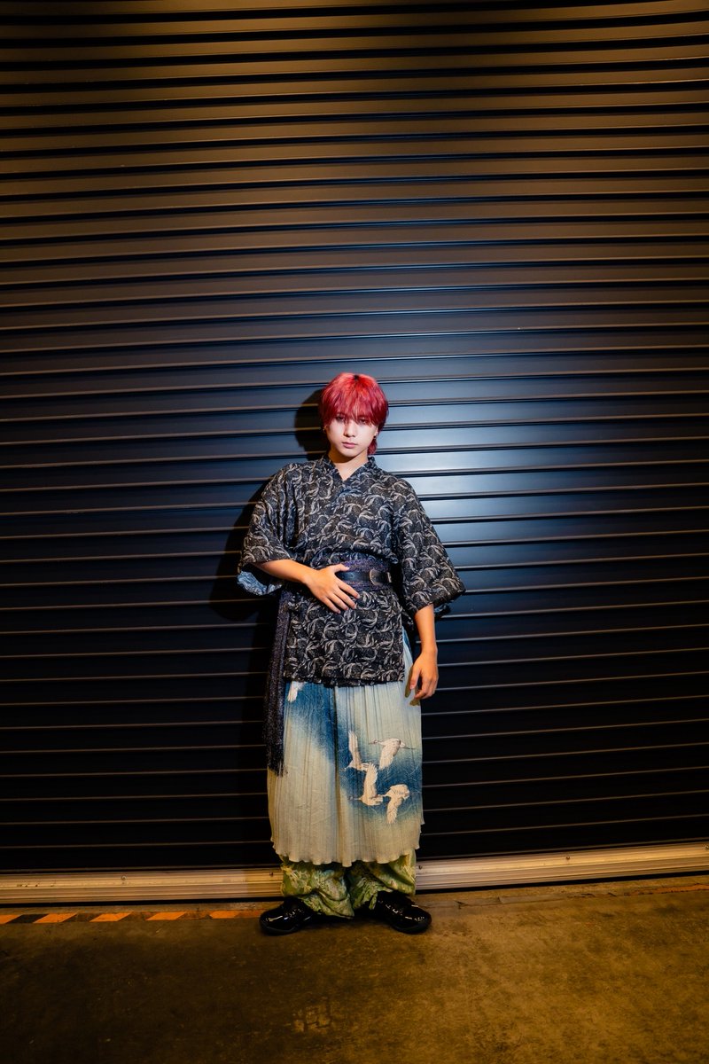 LIL_LEAGUE_'s tweet photo. 【#岡尾真虎🐯】

この衣装
めっちゃ気に入ってます。

そんなことを思っていながら、
明日
何やら何かが
あのバージョンで公開されるみたいです。

息を荒くして
待っていてください。

#LILLEAGUE https://t.co/GTRSBK2iY5