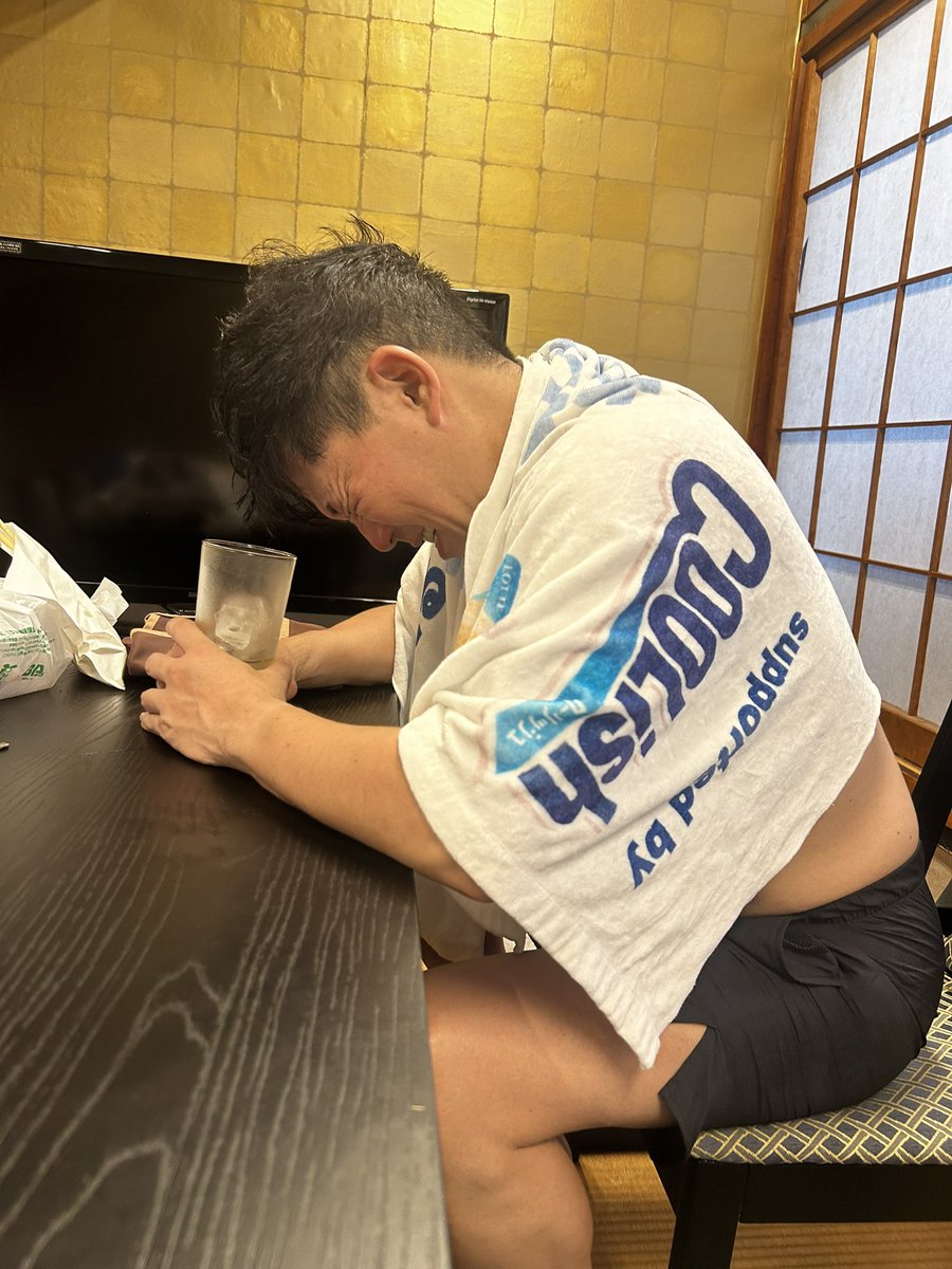 amaharu417's tweet photo. 本日シルバーウィーク中に行われている南葛サウナクラブ【南葛熱波】は選手たちの練習が夕方からという事で、天野、楠神のスタッフでお届けしております

連休中ということでサウナ室は満席御礼🈵

入り切らない方もおり、一回目終了後、間髪入れず入れなかった方々に入室してもらい2回目の熱波決行‼️

総数40名の皆さまに南葛熱波をお送りしました

コチラ、熱波前と後の写真が物語る壮絶な戦いでした

9.27今週日曜開催のホーム奥戸最終戦の告知もバッチリ！皆さまお待ちしております^_^
#南葛SC
#南葛サウナクラブ
#サウナレインボー
#葛飾区