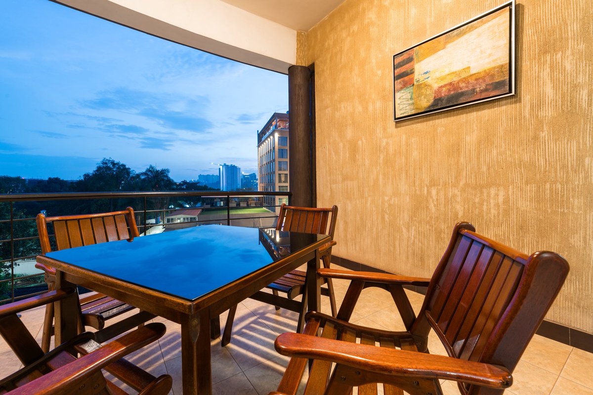 ProteaKampalaH's tweet photo. Independence is a good excuse to press pause. 🇺🇬

Make it a staycation at PHK. A comfortable room, good food and nowhere you need to rush off to.

Sometimes getting away doesn't require going far.

#PHK #IndependenceUganda #Staycation https://t.co/2IUshjH7n6