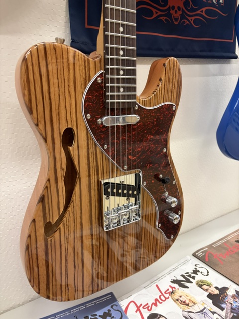 Koeido_Gakkiten's tweet photo. 数々の一流ブランドの代理店として業界を牽引するキクタニミュージックによるオリジナルブランド、スフィーダ！ゼブラウッドの美しいテレキャスター・シンラインタイプが入荷しております！
https://t.co/qyjElRsItP
#sfida #zebrawood #thinline #telecaster https://t.co/kHzi72rCVg
