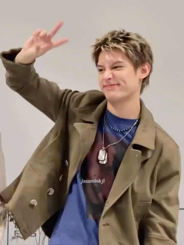 mimimeojj's tweet photo. @hz_lumi JAMES CHAO’s creativity really comes alive on stage, CHAO ENERGY in every detail, IDEA BANK in every idea, and JAMACE in every moment.

JAMES RACES INTO THE SPOTLIGHT  

#JAMESOnTrack 
#ジェームス #제임스 
#CORTIS_InkigayoTokyo https://t.co/SzNNb3YMGC
