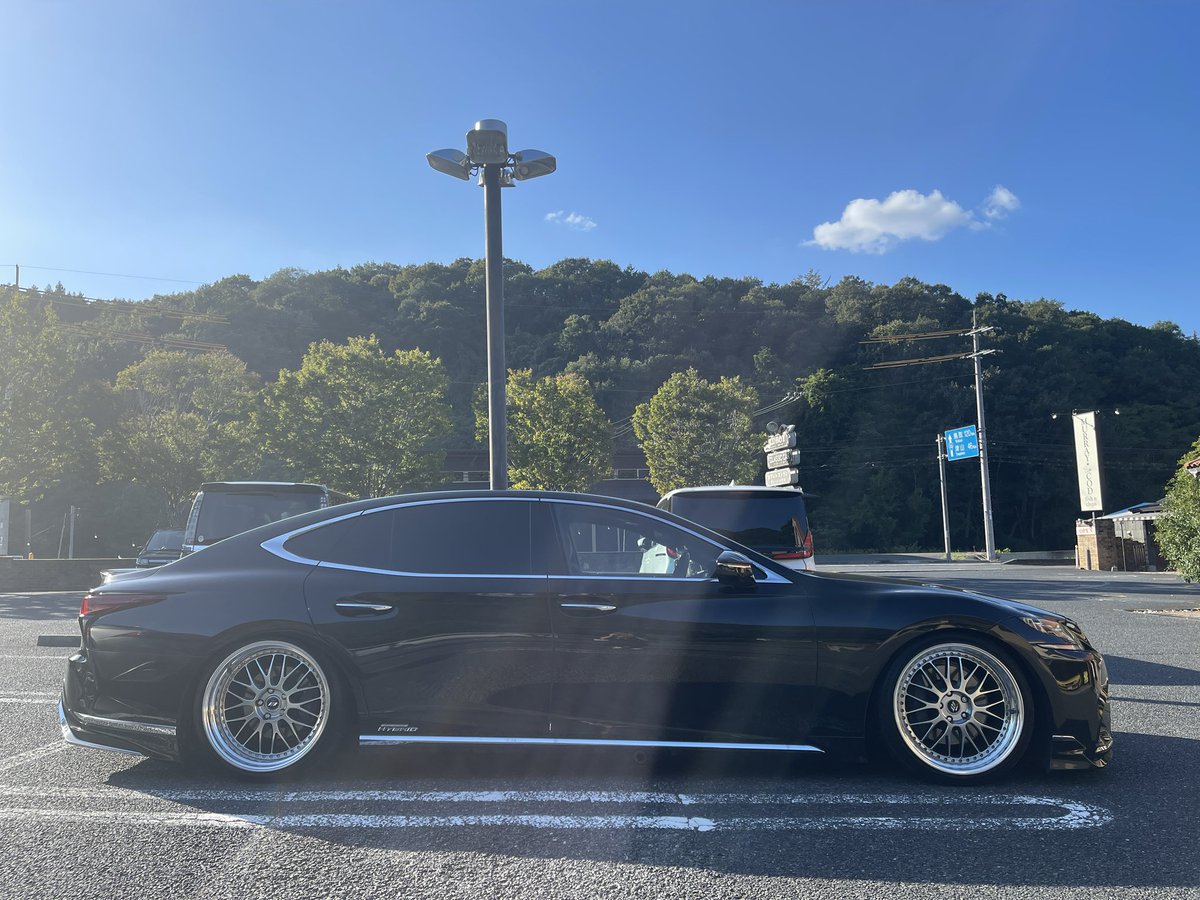 LS500h_EX's tweet photo. 久しぶりに外に出た😅 https://t.co/szdLlKip8q