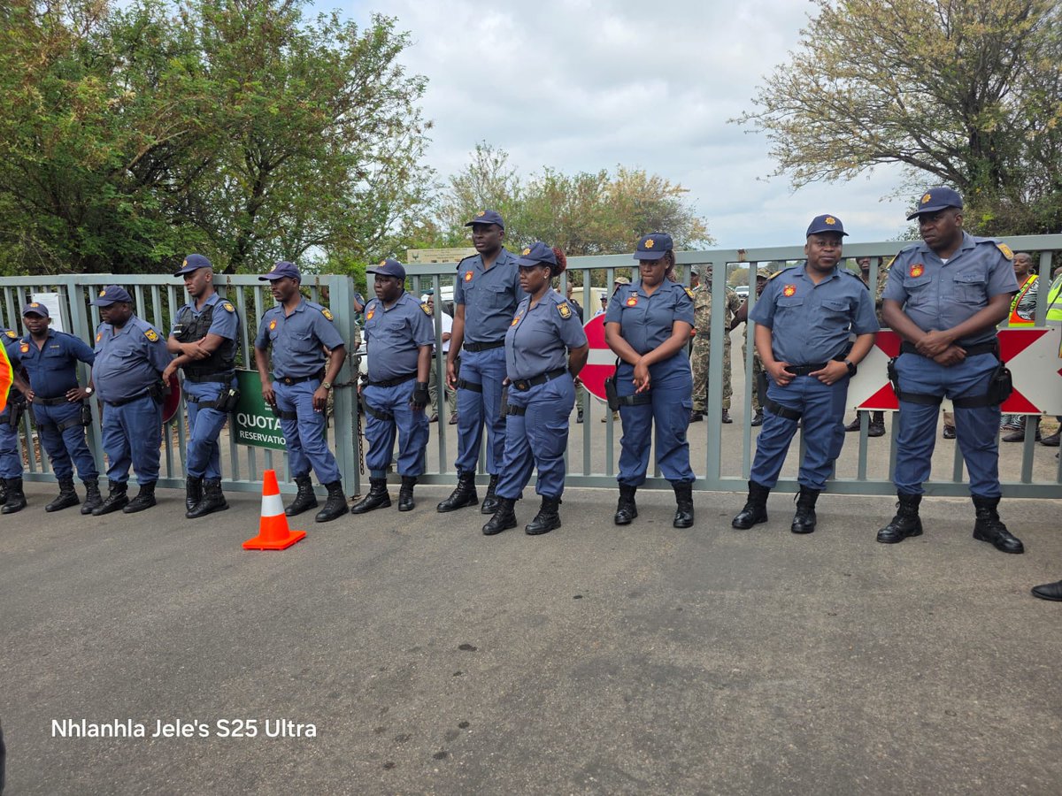SABCNews's tweet photo. VISUALS | Young people from Nkomazi have embarked on a match to the Kruger National Park Malelane Gate in Nkomazi to demand opportunities. The unemployed young people say they are overlooked for job and business opportunities. For more, visit https://t.co/LM0zXWIybT 

Credit: Nhlanhla Jele