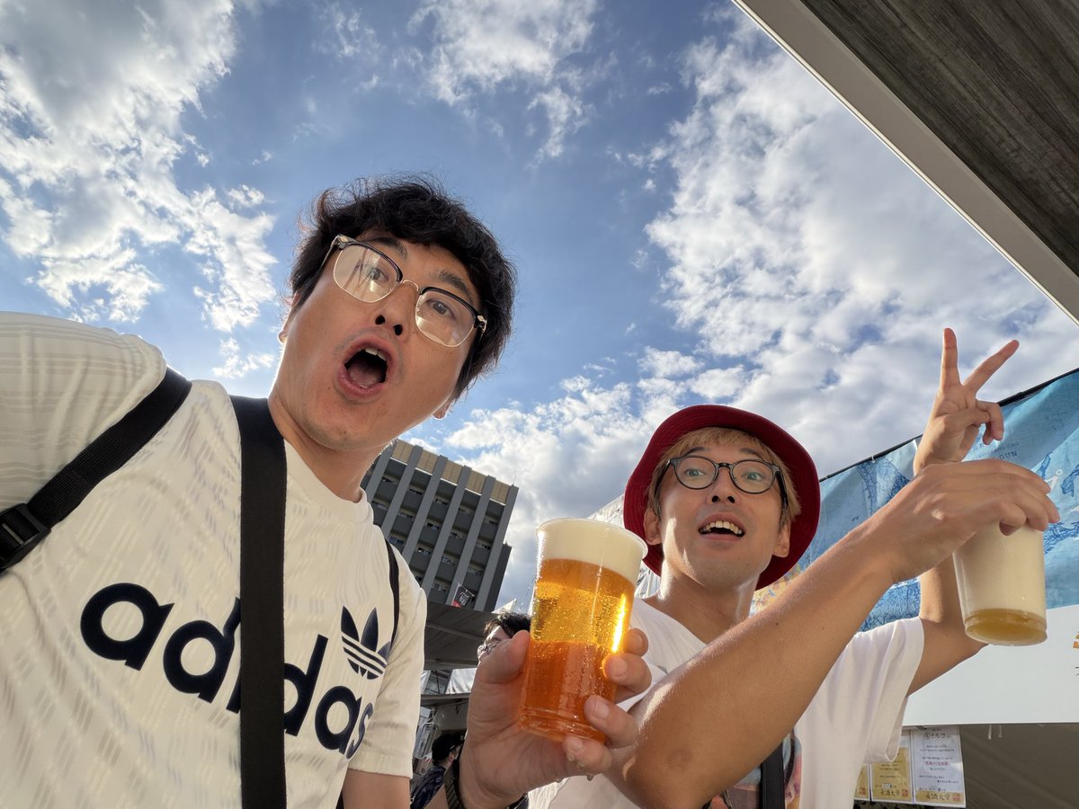 okabeccinyo's tweet photo. 熱狂中野ラーメン祭2026！しずる純さんと！
そしたら行列の中に見覚えのある感じの後ろ姿！
絶対あの人たちだよなー
そして全うま

#中野ラーメン祭2026 https://t.co/s5B44TANum