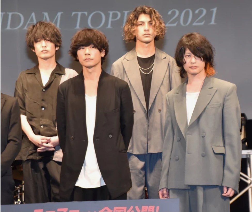 obatarooo's tweet photo. @gnu_t143 [Alexandros]にはなで肩が二人います😂 https://t.co/RZf87Lhl9t