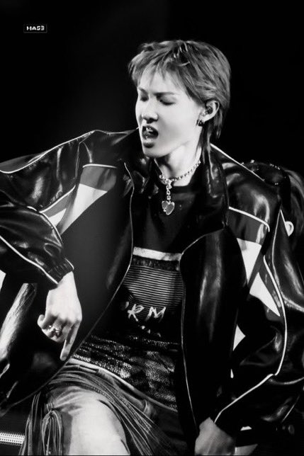 qynedo's tweet photo. @martinmetricsvn MARTIN EDWARDS makes the audience feel the performance through his presence alone, bringing PRODIGY PRODUCER artistry with powerful MAGNETIN appeal.

MARTIN STEALS THE SPOTLIGHT

#MARTINStageMastery
#CORTIS_InkigayoTokyo
#MARTIN #마틴 https://t.co/sg2nhpv68Z