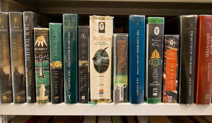 OrkneyLibrary's tweet photo. Today is #HobbitDay because Bilbo and Frodo Baggins were both born on September 22nd. 
Normally we'd shire a hobbit pun or two but it might just feel like a tolkien gesture and we don't want to embarrass our elves. 
Anyway it's a good day to come and boromir #Tolkien books. 📚 https://t.co/DqFbmKzymZ