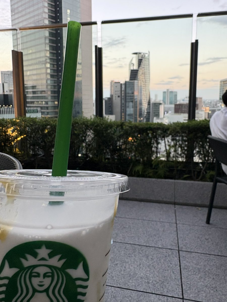 AQUAlhtx's tweet photo. 日本一景色が綺麗なスタバだと思ってる。 https://t.co/NI95Naq5iw