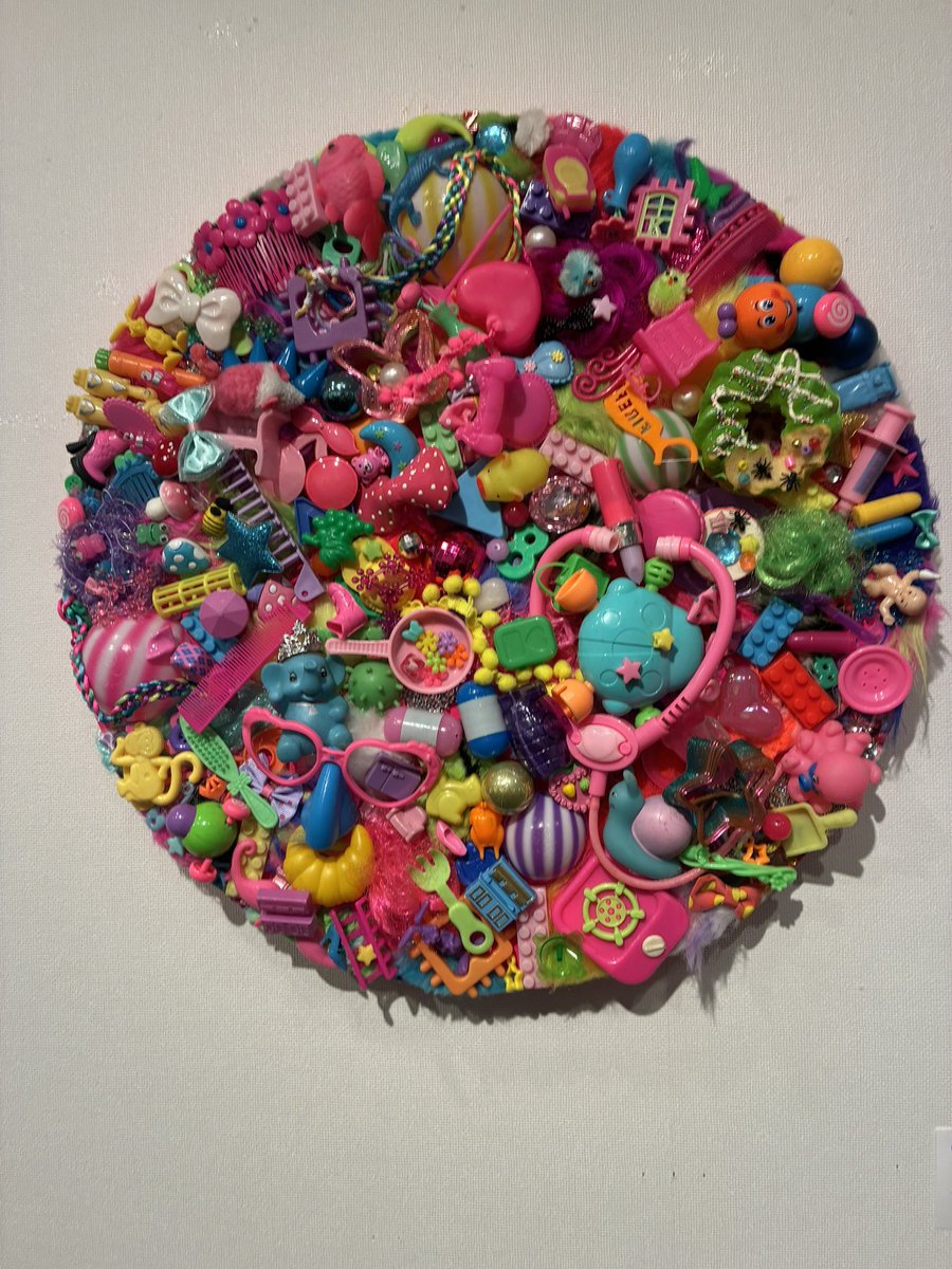 muzzle_sha's tweet photo. 西武渋谷の増田セバスチャン展

学生のときKERA大好きだったな〜、家系図カッターも読んだなぁ
東京旅行で6%DOKIDOKIに行ってなけなしのお金でアクセサリーだけ買ったなぁ
社会人1年目の手帳は、増田セバスチャンのほぼ日手帳を買ったな
など 青春時代の思い出が一気に蘇ってきた
行ってよかった https://t.co/rWD6ix5pGJ