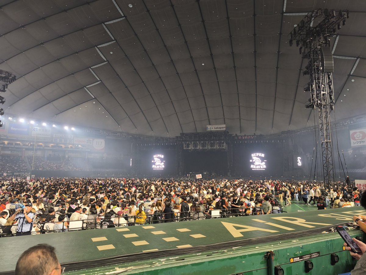 maru_beaver's tweet photo. 1階席ほぼ最前🦫
距離は遠いけど見渡し良くていい席で良かった！

楽しむぞー💪 https://t.co/wMJSbuhOuO