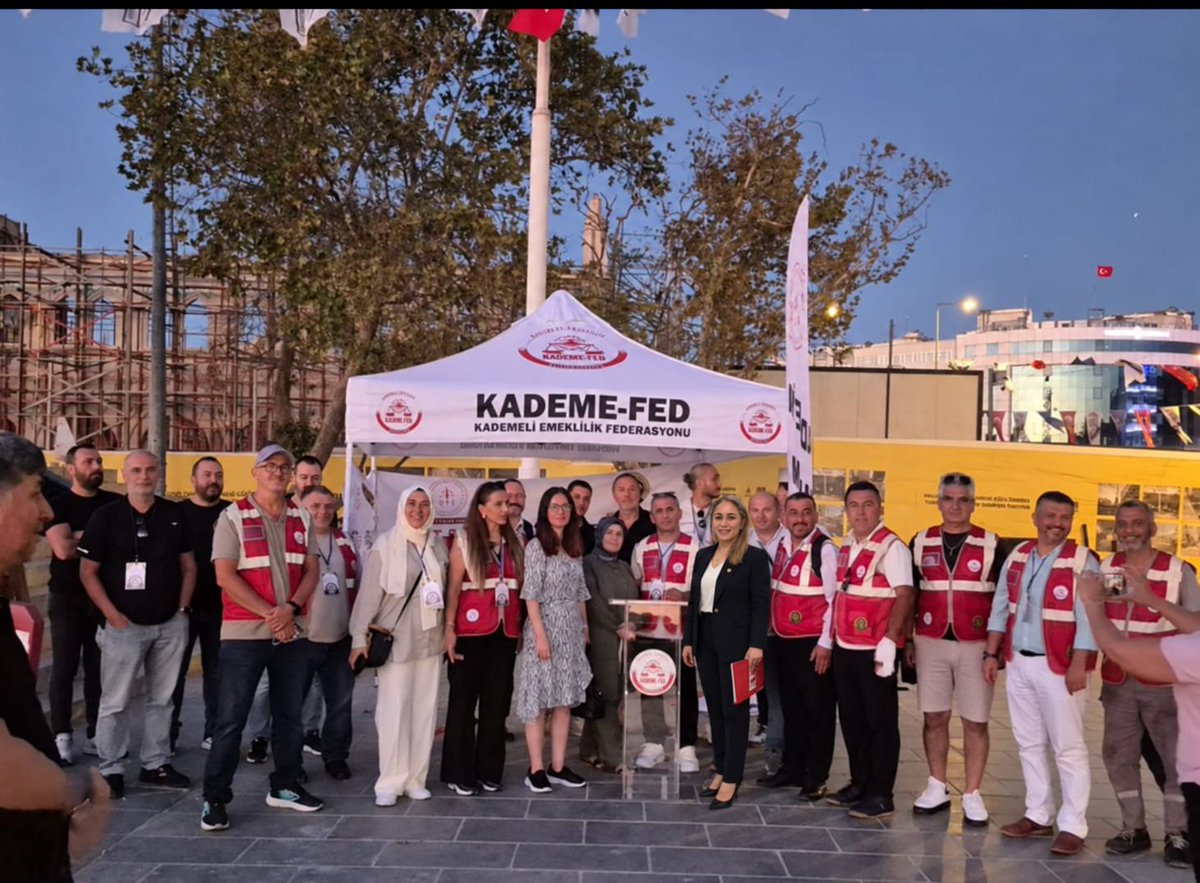 bir_gun63679's tweet photo. @KademeFed Aynı yaş, farklı tarih…
Farklı prim, farklı emeklilik…,.✊🇹🇷
Çözüm: Prime göre kademe.
@KademeFed
@EmekDerResmi
@ETTDER1999
#KademeVaktiGeldi https://t.co/9RN5EBY1QB