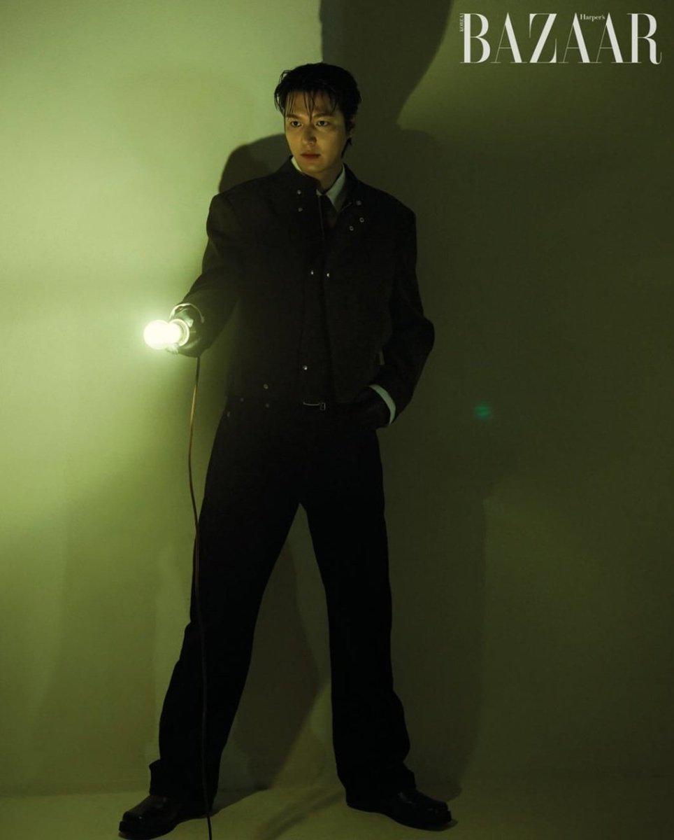 Hwendy2022's tweet photo. The OG Male God...A sculpted masterpiece✨️
Sculpted, flawless, breathtaking...every frame a work of art💖
#LeeMinHo for Harper’s BAZAAR Korea October issue😍
#Assassins
Ctto harpersbazaarkorea IG, tina_minoz https://t.co/mYQ4J7ESq5