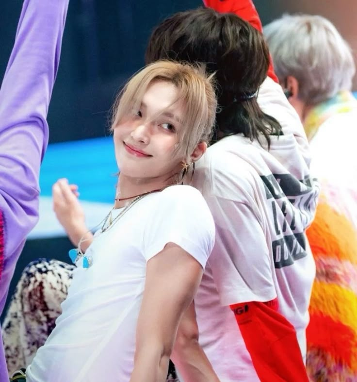 liettlestar's tweet photo. mungkin kalo gw syong, gw udah ngompol ada cowok cantik duduk sedeket itu sama gw https://t.co/5pqgILNn9W