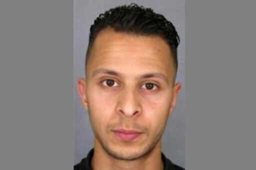 le_Parisien's tweet photo. 🔴 La justice administrative a rendu sa décision : condamné à perpétuité pour les attentats de Paris et Saint-Denis, Salah Abdeslam restera placé à l’isolement ➡️ https://t.co/qaXH1VteuK https://t.co/CUIRxg6oFO