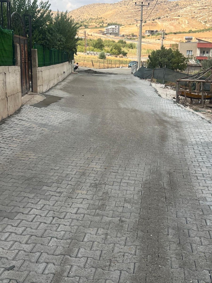 EruhBeltr's tweet photo. Eruh’umuzun her köşesine konforlu ve güvenli ulaşım kazandırmak için çalışmalarımıza aralıksız devam ediyoruz. 🛠️✨

Belediye Başkanımız Sayın @cevher_ciftci ’nin talimatları doğrultusunda;

📍 Dih Mahallesi Anten Tepe mevkiinde yeni yol parke taşı döşeme,

📍 Sarıgül Mahallesi 221. Sokak’ta parke yenileme ve düzenleme çalışmalarını tamamladık.

Daha güzel, yaşanabilir ve modern bir Eruh için durmadan, yorulmadan çalışmaya devam edeceğiz.