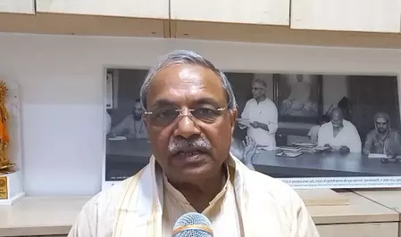 NewsDeshbandhu's tweet photo. राम मंदिर चढ़ावा चोरी केस की एसआईटी जांच से विहिप संतुष्ट, सुरेंद्र जैन बोले-अधिकांश आरोप मनगढ़ंत
https://t.co/C6wb7mr2s6
#DeshbandhuNews
#RamMandir #Ayodhya #donation #SurendraJain https://t.co/ohjEzja9yy