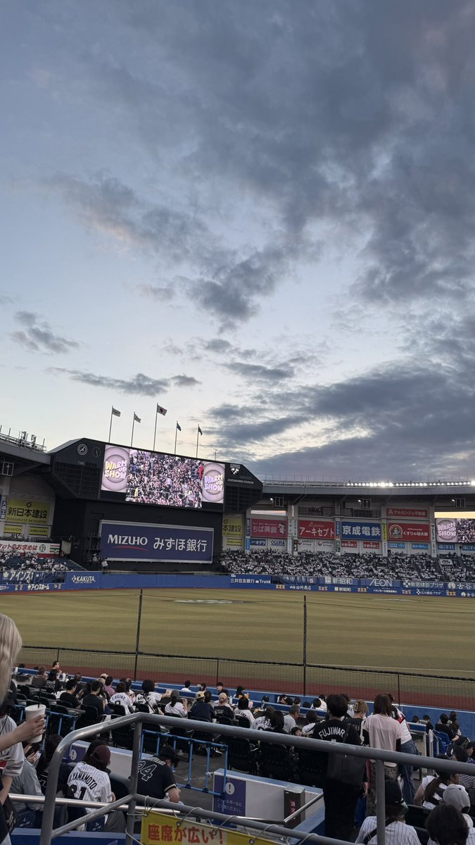 ryoxxpii's tweet photo. 久しぶりの現地！！！！
嬉しいー！！！！
明日でZOZO最後なのさびしー！！ https://t.co/UCp0NOVMpO