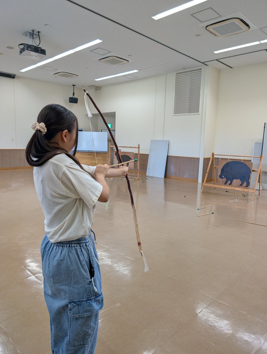 torohaku_torobe's tweet photo. \弓矢体験の思い出コレクション/
写真のコレクション、まだまだあるんだ😙
どれもかっこいい写真ばかりでお気に入り✨
中には弓道経験者の方もいたんだよ～！
見事命中して的が揺れていたよ😮
#的
#お見事
#かっこいい https://t.co/WzwwLoA1E2