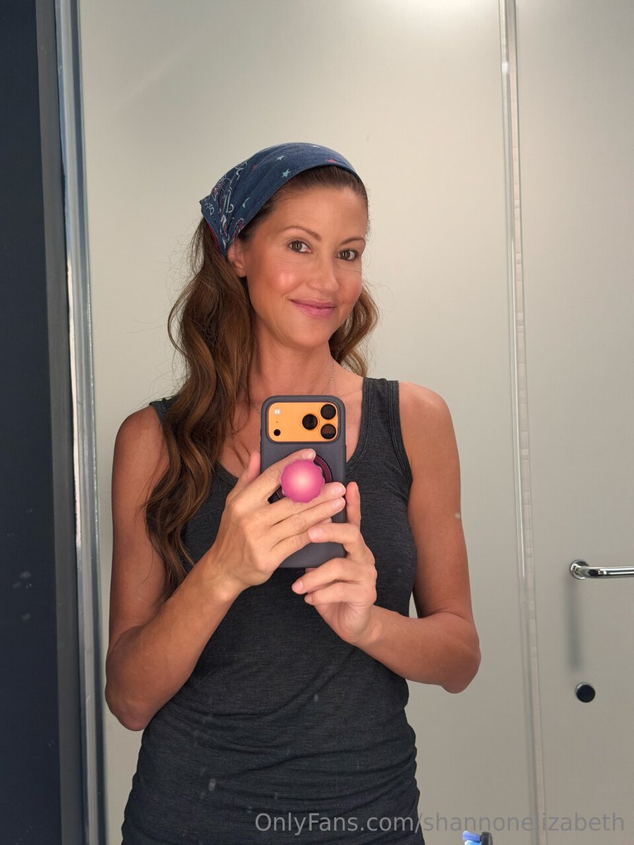sydney66ca4's tweet photo. More than $1.2 million for Shannon Elizabeth in one week. Her clips get arranged.

You have no crew and just her picture, and she still ends up naked on the beach, phone up.
That picture on your phone is the start.
https://t.co/cx2f3k92hT
#OnlyFans #AIVideo #AfterHours https://t.co/UUqipdJq6n