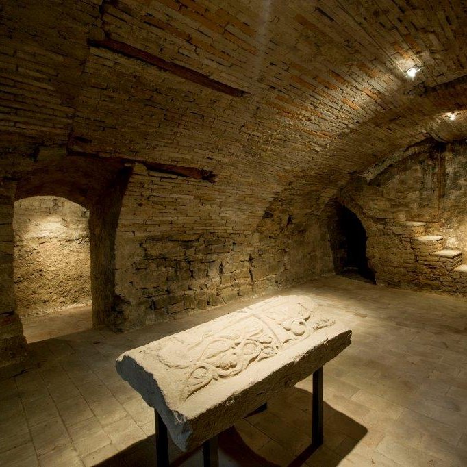 trad_west_'s tweet photo. "This isn't a legend btw, they found the corpse of the actual wold buried in a crypt inside the Church.

In 1873, builders near the Church of St. Francis of Peace uncovered a medieval grave covered by a stone carved with a cross. 

Inside was an animal skeleton identified by the municipal veterinarian as a wolf.

Local tradition had long associated the site with the wolf tamed by St. Francis, and the area was once called “Morlupi”, from mors lupi, “death of the wolf.”