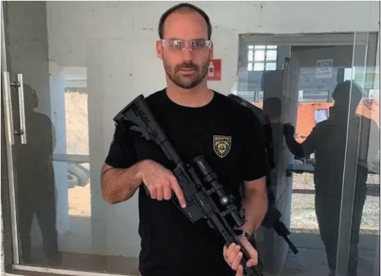 goonconserva's tweet photo. passei a madrugada goonando pra ele e acordei de pipiu duro lembrando desse macho que deve esconde um pauzao veiudo e forte entre as pernas https://t.co/L5nXqzqtFN
