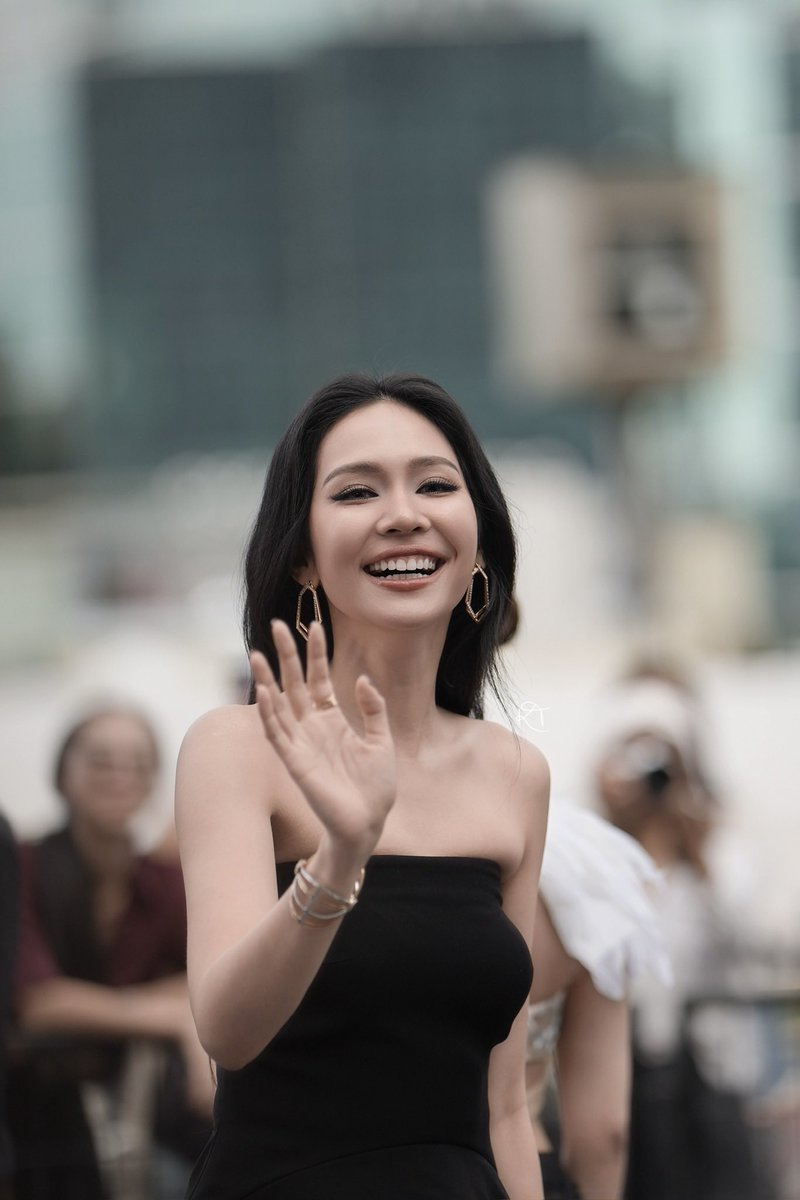 bxmbintooo's tweet photo. แม่จั๋นสวยจนจั๋นเผลอกราบบบ

PRESS EFW2026 X PUINOONBINT
#EFW2026xPuinoonBint https://t.co/6AUU5qbrXQ