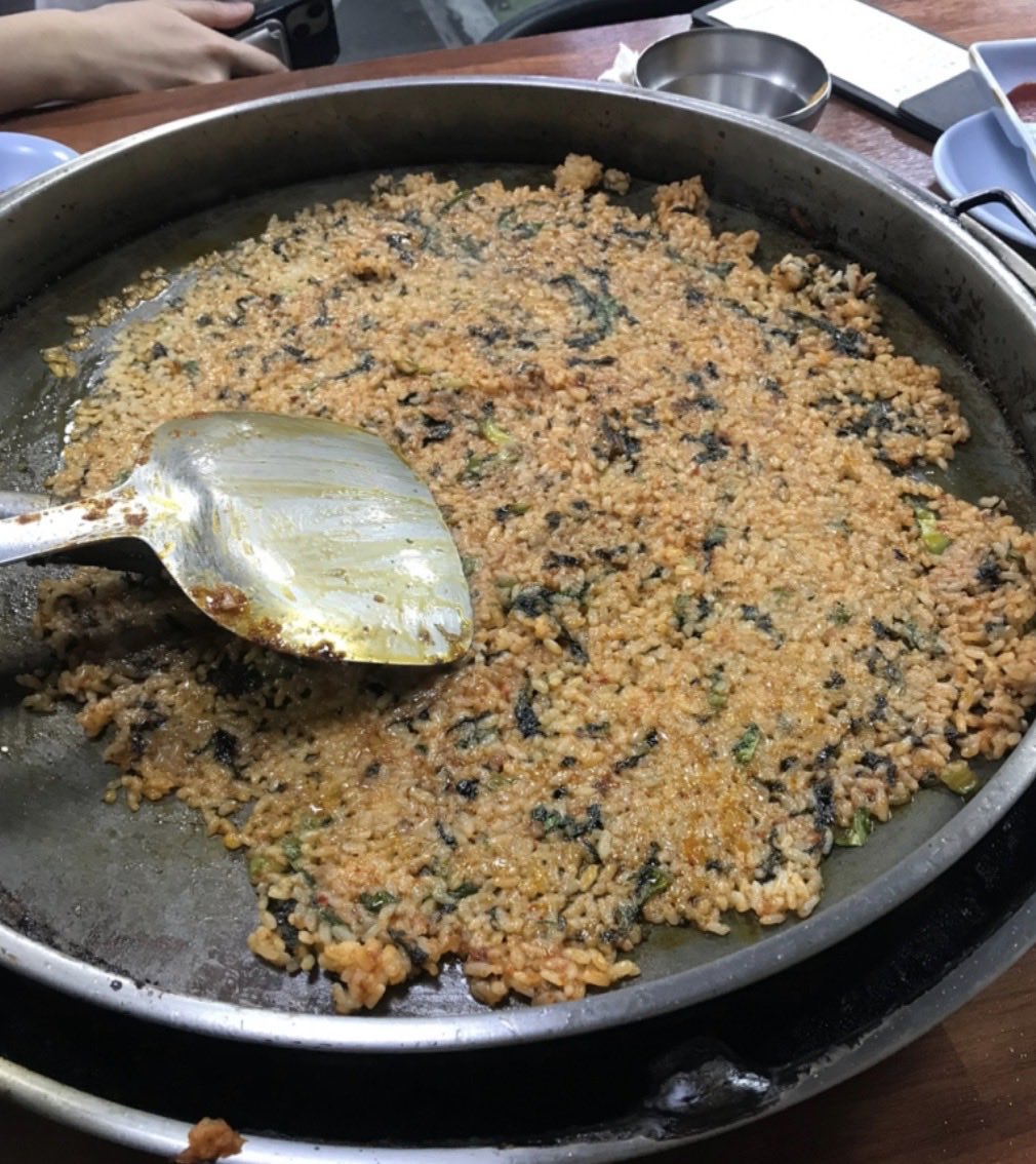 dangjungdo1122's tweet photo. 메인보다 마지막이 더 기다려지는 음식

저는 닭갈비가 딱 그런!
첫번째는 닭갈비에 비벼먹는 우동사리
그리고 마지막에 먹는 k-디저트인 볶음밥!

양념 눌어붙은 철판에 김가루랑 밥 넣고 볶아주는 거 보면 식사 마쳤다고 할수있지요! https://t.co/QL8pHrwAku
