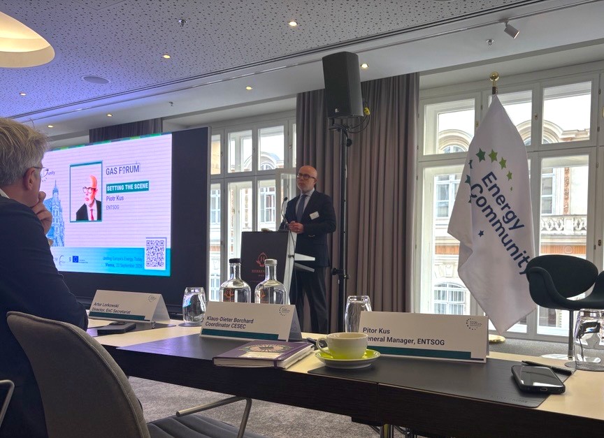 ENTSOG's tweet photo. 🗣️ At the 21st Energy Community Gas Forum, @ENTSOG, @Piotr Kuś congratulated the @EnergyCommunity on more than two decades of fostering regional energy cooperation!

🤝#Cooperation will always remain at the heart of what TSOs do.

Today’s energy challenges do not stop at #EU borders, and neither should our cooperation. Strengthening partnerships between TSOs, regulators, policymakers, the Energy Community and ENTSOG is essential for a #secure and #resilient #energy #future.

🔎ENTSOG will continue to support Contracting Parties and observer members through practical tools and analyses. Our #SecurityofSupply #Outlooks increasingly reflect the interdependence between the EU and Energy Community countries, with the upcoming Winter Supply Outlook 2026/27 including a full analysis of the Ukrainian gas system.

🚩Looking ahead, ENTSOG continues to support the development of Europe's future energy system through its #TYNDP process, #SecurityofSupply #Outlooks, and joint scenario-building activities where #electricity, #methane, #hydrogen and #renewable #gases must be planned together.

🙌ENTSOG is delighted to partner the event as one of the sponsors!

🔗 See the full agenda for all discussion topics at the Energy Community event page:
https://t.co/RK8u7wHHKA