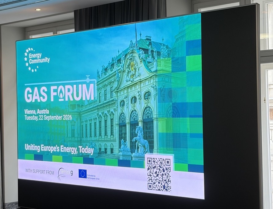 ENTSOG's tweet photo. 🗣️ At the 21st Energy Community Gas Forum, @ENTSOG, @Piotr Kuś congratulated the @EnergyCommunity on more than two decades of fostering regional energy cooperation!

🤝#Cooperation will always remain at the heart of what TSOs do.

Today’s energy challenges do not stop at #EU borders, and neither should our cooperation. Strengthening partnerships between TSOs, regulators, policymakers, the Energy Community and ENTSOG is essential for a #secure and #resilient #energy #future.

🔎ENTSOG will continue to support Contracting Parties and observer members through practical tools and analyses. Our #SecurityofSupply #Outlooks increasingly reflect the interdependence between the EU and Energy Community countries, with the upcoming Winter Supply Outlook 2026/27 including a full analysis of the Ukrainian gas system.

🚩Looking ahead, ENTSOG continues to support the development of Europe's future energy system through its #TYNDP process, #SecurityofSupply #Outlooks, and joint scenario-building activities where #electricity, #methane, #hydrogen and #renewable #gases must be planned together.

🙌ENTSOG is delighted to partner the event as one of the sponsors!

🔗 See the full agenda for all discussion topics at the Energy Community event page:
https://t.co/RK8u7wHHKA