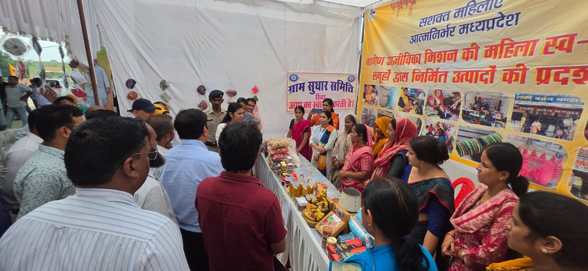 gssmp_org's tweet photo. जिला स्तरीय कृषि महोत्सव: रीवा के कृषि उपज मंडी, करहिया में ग्राम सुधार समिति ने एनआरएलएम के साथ स्टॉल ल��ाकर स्व-सहायता समूहों के स्थानीय उत्पादों एवं आजीविका कार्यों को प्रदर्शित किया।
#gramsudharsamiti https://t.co/EZN384QFff