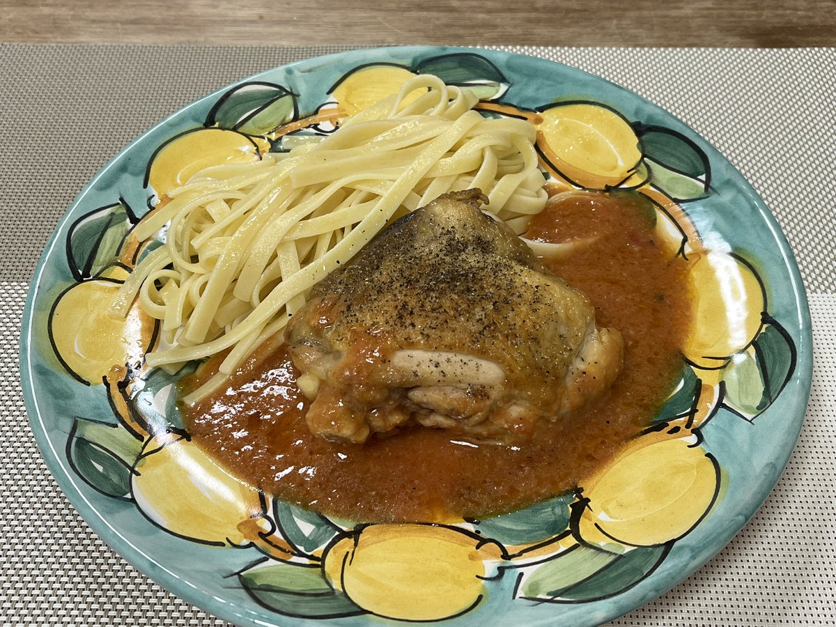 shrink147's tweet photo. 9/18（金）夕食はフレンチ🇫🇷

1. レミーのラタトュィユ
吉田能シェフのレシピ、ローズマリー利かせすぎて90点

2. 鶏もも肉のビネガー煮
高良シェフのレシピで火入れ完璧、付け添えパスタがダマになり95点

3. サバ缶のリエット
Instagramで知ったレシピ、塩分と油脂分がやや不足、90点

#おうちごはん https://t.co/w4aeGJGS1I