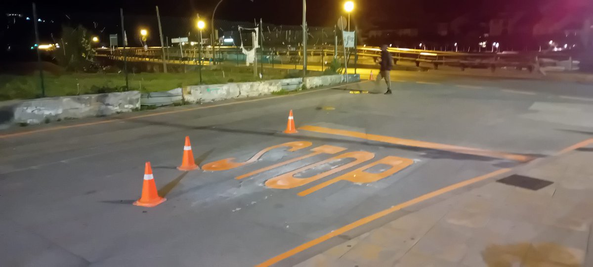 Bizkaia's tweet photo. Arrancan las obras en Txipio

🚧 Comienzan las obras para mejorar la seguridad vial, la accesibilidad y la movilidad en Plentzia. Estamos preparando la zona.
 
🛣️ Jarduketaren barruan biribilgune berri bat eraikiko da, 🚇 metroaren ondoan 80 aparkaleku baino gehiago gaituko dira, 🏘️ auzorako sarbide berriak sortuko dira eta 🚴 bidegorri berri batek inguruko bizikleta-konexioa indartuko du.

📅 Lanek 12 hilabeteko egikaritze-epea izango dute.
 
#Bizkaia #Plentzia #MovilidadSostenible #Txipio