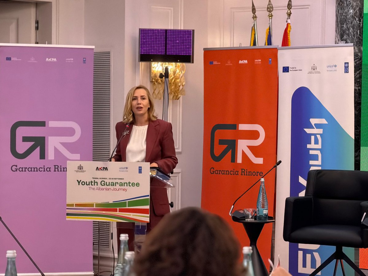 UNDPAlbania's tweet photo. @EUinAlbania @RandiDavisUNDP @himuratsahin @eno_ngjela @jonadundo @LindaBushati @OltaManjani :Investing in young people is investing in Albania’s future. The Youth Guarantee is  turning that investment into action. As 🇦🇱 advances towards #EU integration stronger p’ships &amp;continuous learning from one another are essential to building a future-ready workforce https://t.co/QW15ULkmQg