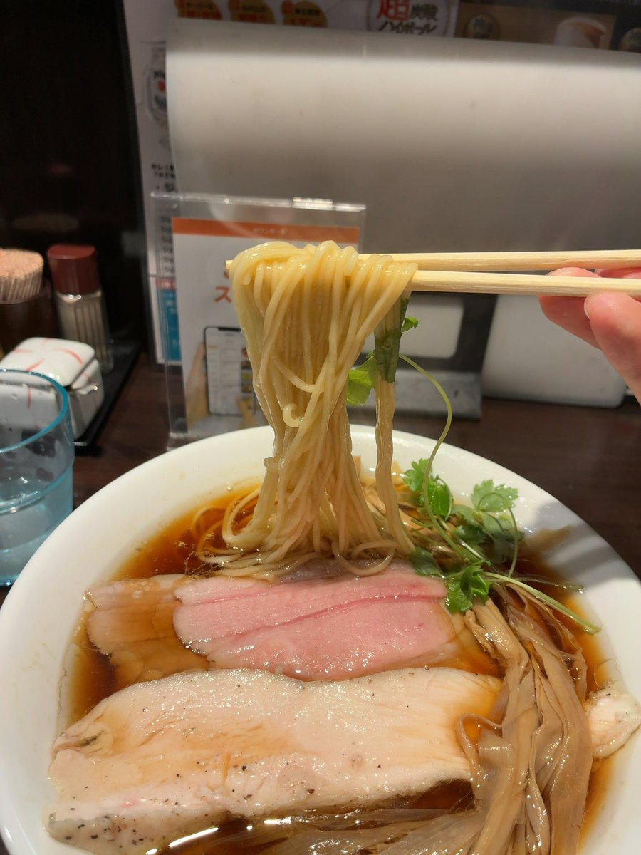 kabesan0223's tweet photo. やきとり遊喜さん
地鶏そば 醤油
やっぱコレって感じで美味いっすね😋
美味しく頂きました〜ご馳走様でした🙏 https://t.co/p2ZAhBCyUQ