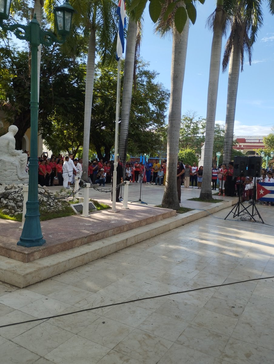 alex_dj69's tweet photo. @CubaMined
@Educa_Gtmo
Acto Provincial !!!Cuando un pueblo enérgico y viril llora, la injusticia tiembla!!!!! donde se le rinde homenaje a las víctimas del doloroso sabotaje al avión  cubano en Barbados, sin dejar de recordar las ideas de nuestro Comandante en Jefe ♥️🇨🇺. https://t.co/KULyuliFuK