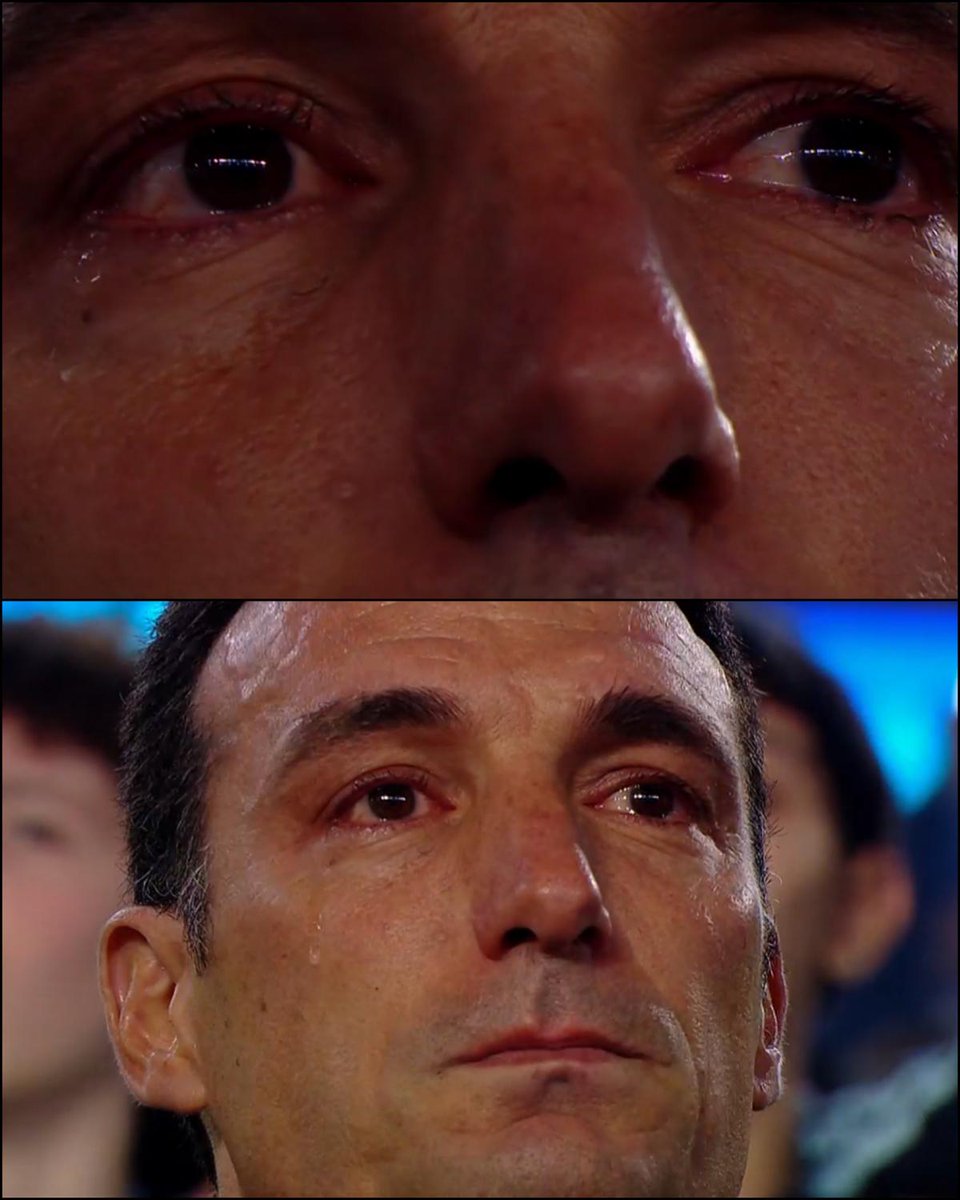 PlanetaBoca's tweet photo. 🇦🇷 Suena el himno argentino, la bandera original de Malvinas desplegada en el césped, Scaloni emocionado. El último baile de Messi. https://t.co/hPp3guzOGw