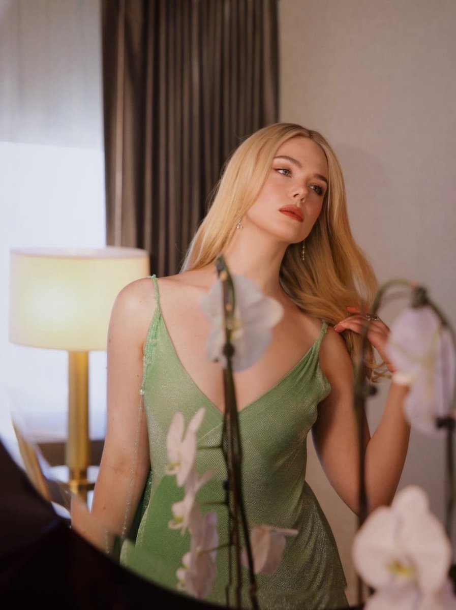 kavya2solstice's tweet photo. Elle Fanning in this shimmering, spearmint green gown is an absolute vision of modern glamour. ✨ The bias-cut silhouette and the effortless way that draped back detail falls. this is how you do an editorial pose. The matching emerald jewelry is the perfect finishing touch. 🔥 https://t.co/FjTgAHH8Ok