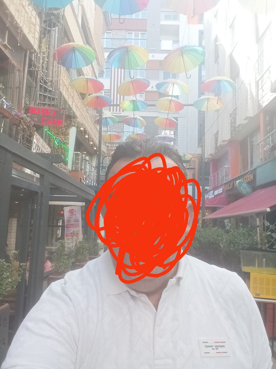 hzlaae0's tweet photo. Van'da şemsiye sokağı https://t.co/O3jNDbX1kA