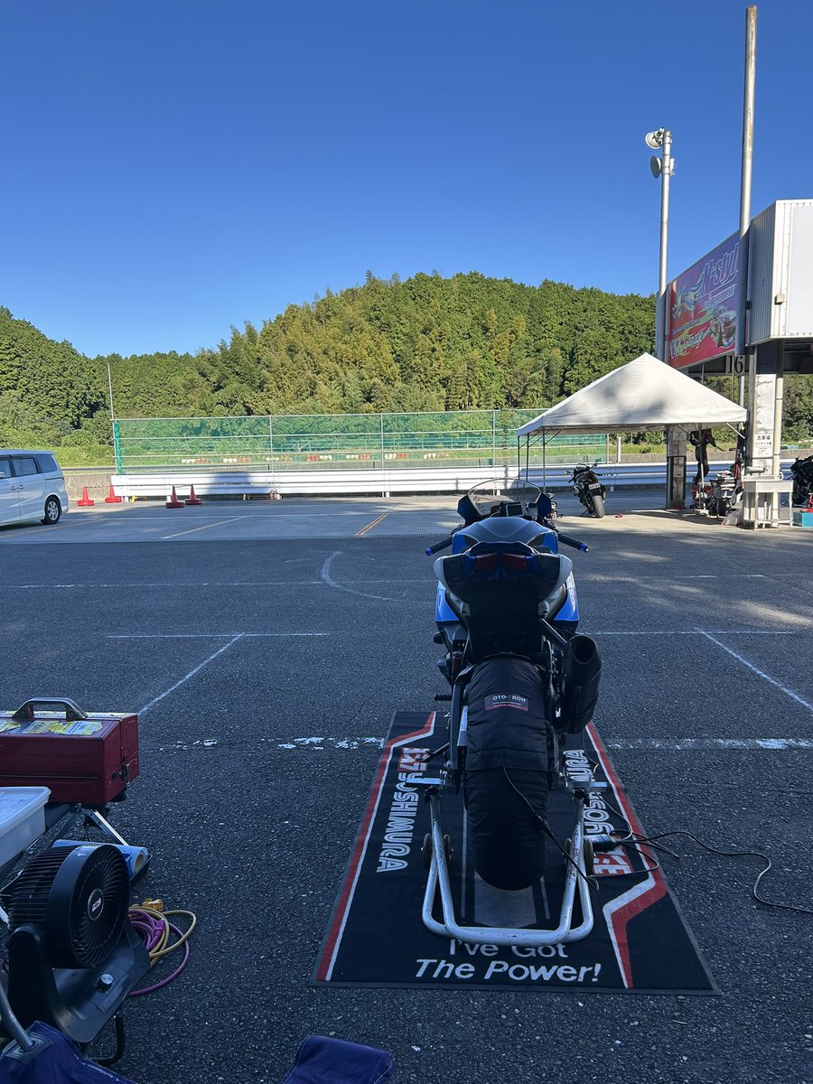 rsv1000rrider's tweet photo. 久しぶりの晴れ（笑）ラパラ
今年ドライで走れるのは2回目😂
楽しんで走ろう https://t.co/2iHFhV4hXt
